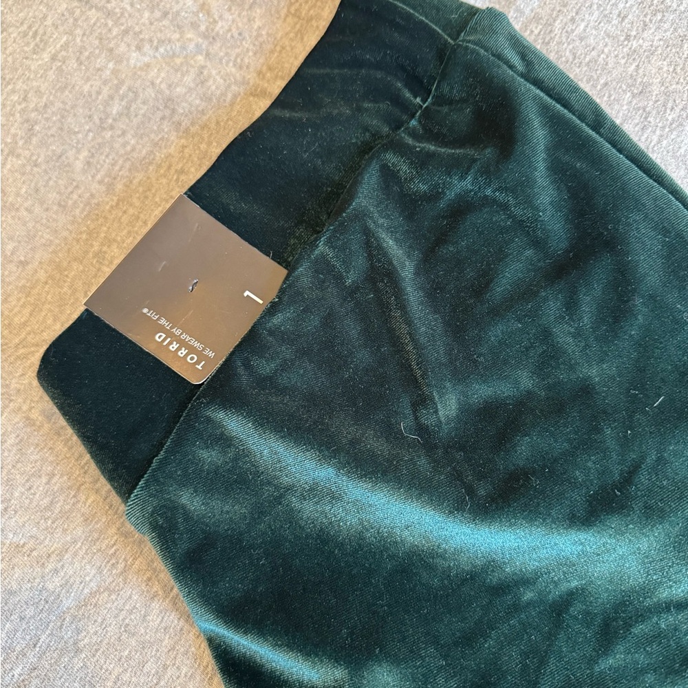 Torrid Full Length Signature Waist Emerald Green Crushed Velvet Legging Sz 1 NWT - Picture 4 of 5
